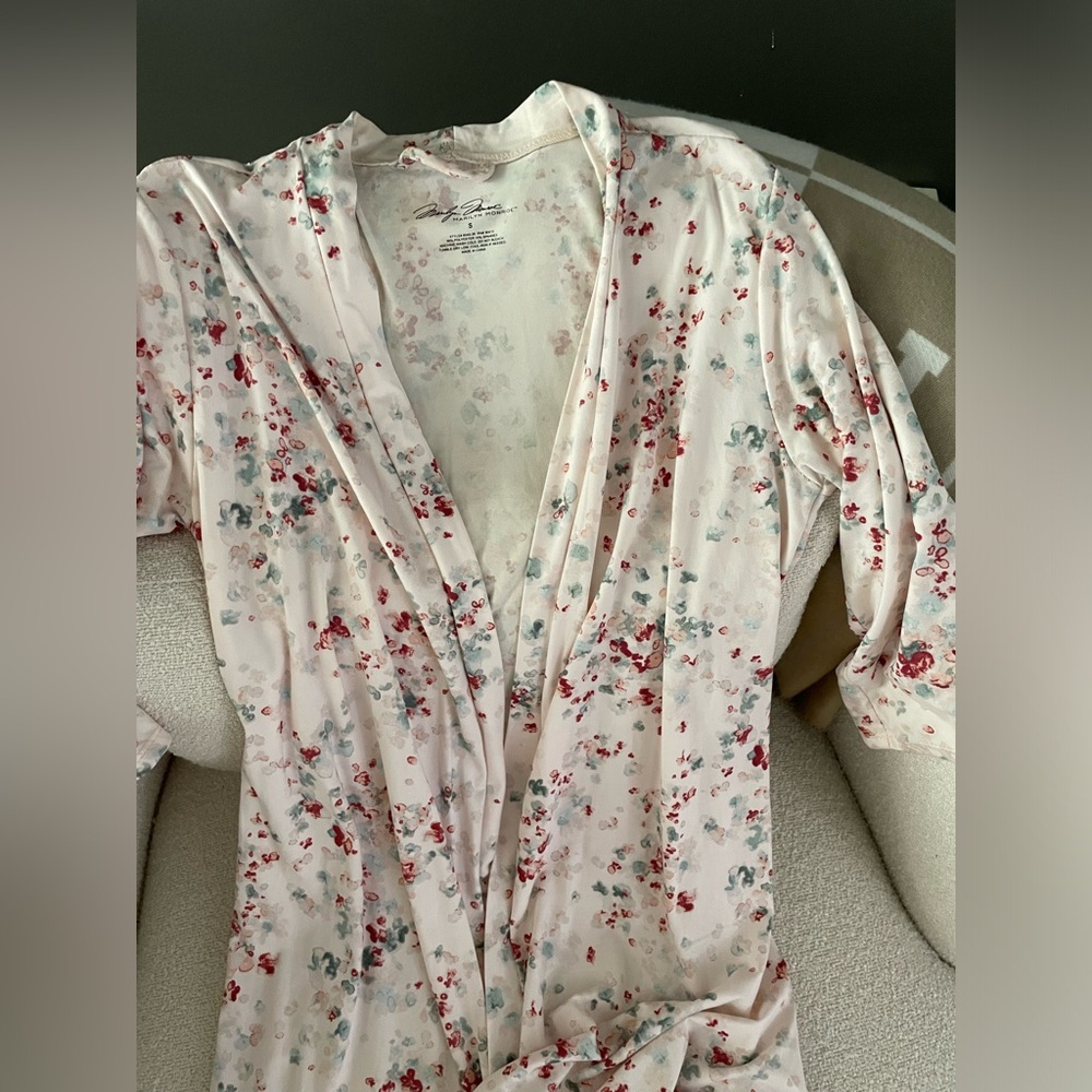 Blush Pink Floral Robe - Picture 7 of 9